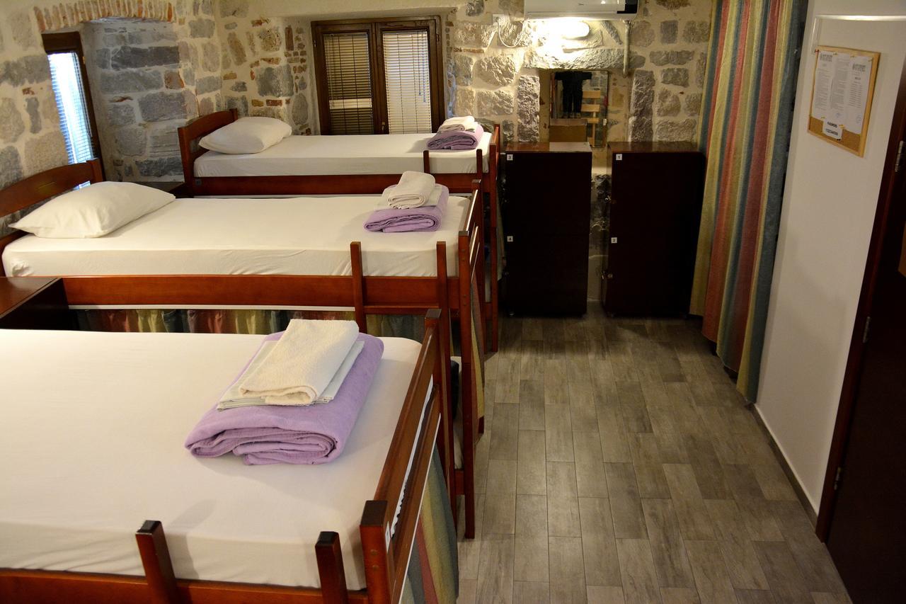 Montenegro Backpackers Home Cattaro Esterno foto